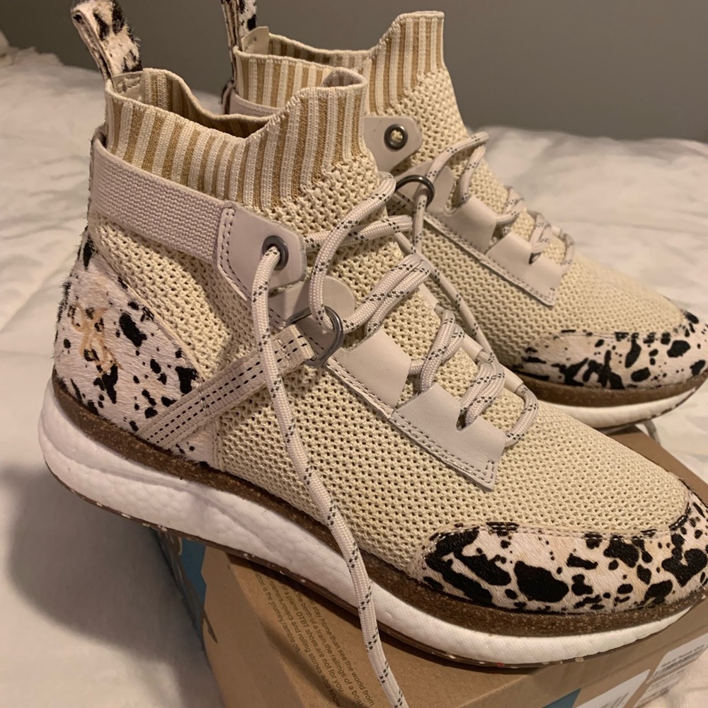 OTBT hybrid sneaker like Brand new